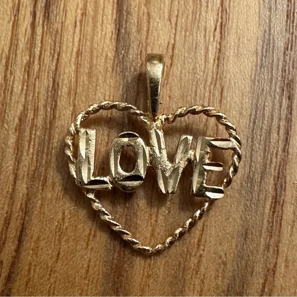 14K Solid Gold Heart Love Pendant - Picture 1 of 4